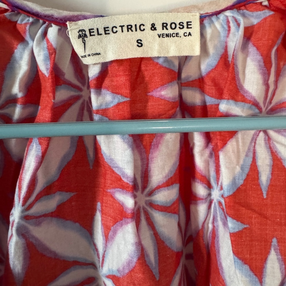 NWT-Electric & Rose Red and White Floral Blouse and Short Set - Picture 2 of 7